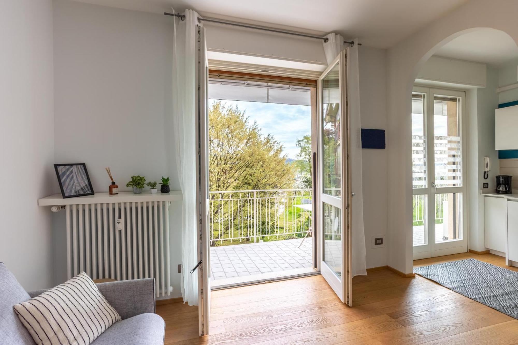 Suite 51 Appartamento Con Terrazzo A 50 Mt Dal Lago - Private Parking (Adults Only) Arona Buitenkant foto